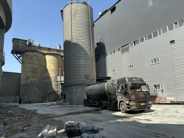 攪拌站水泥倉智能料位計(jì)